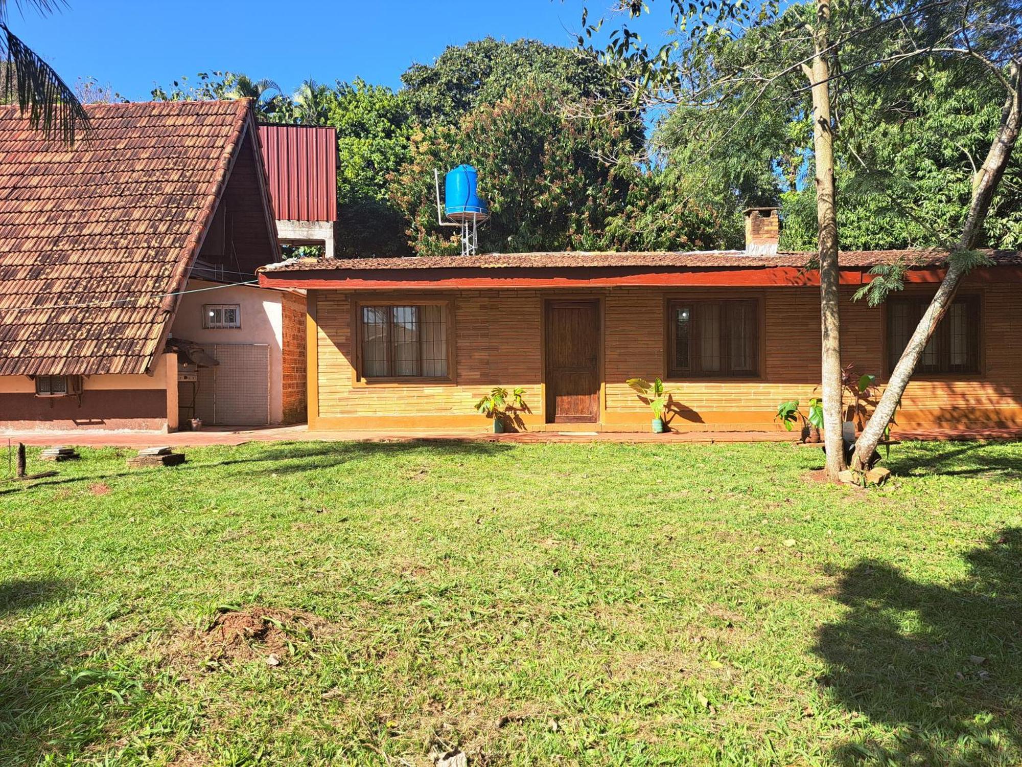 Bungalow Hostel Iguazu Пуерто Игуасу Екстериор снимка