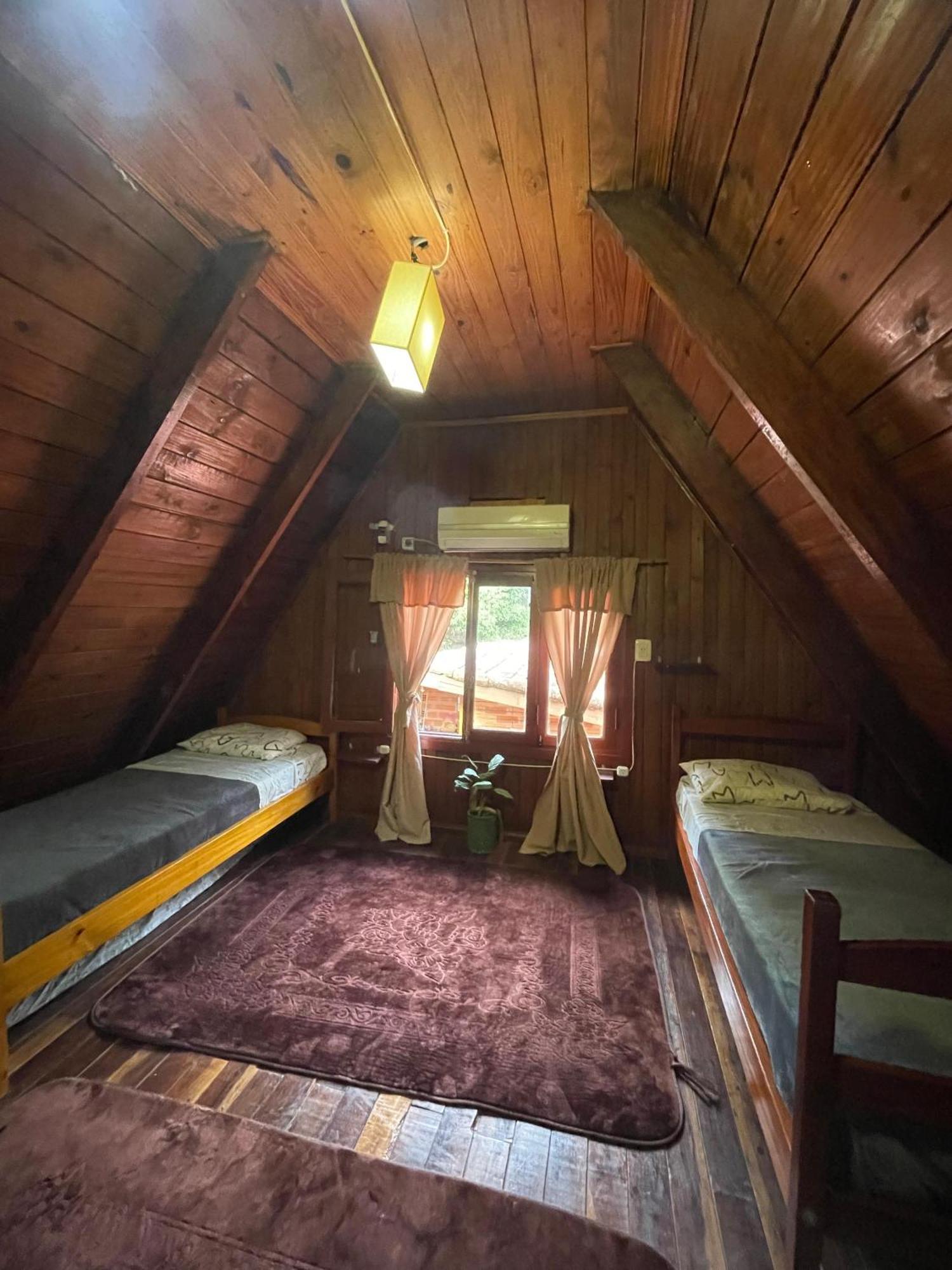 Bungalow Hostel Iguazu Пуерто Игуасу Екстериор снимка